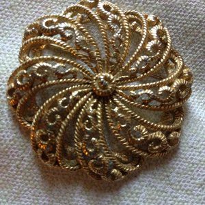 1940 Pinwheel Trifari Gold Brooch